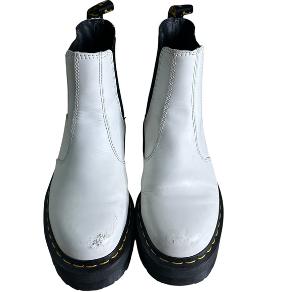 Dr. Martens SMOOTH LEATHER PLATFORM
CHELSEA BOOTS. Women’s Size 6. - Picture 1 of 9